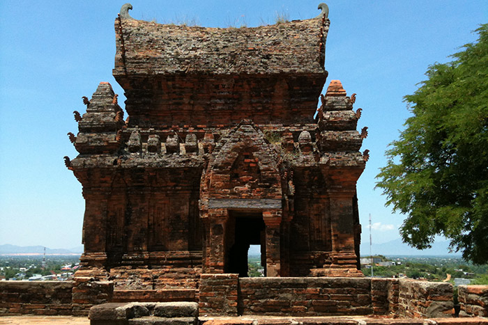 temple cham po klong garai centre vietnam tour porte